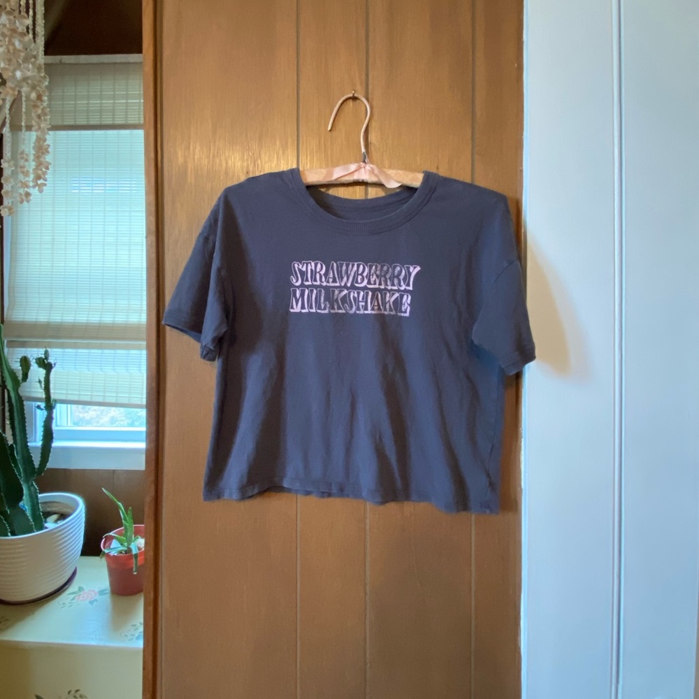 Cropped graphic tee